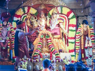 https://nithyananda.org/sites/default/files/photo-gallery/2016-12dec-14th-nithyananda-diary_Dwaja%200008_bengaluru-aadheenam-sadashivoham-day14-dvajarohanam-temple-swamiji.jpg?1481763215
