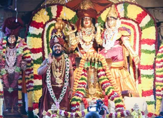 https://nithyananda.org/sites/default/files/photo-gallery/2016-12dec-14th-nithyananda-diary_Dwajarohanam%20%2814%20of%2037%29_bengaluru-aadheenam-sadashivoham-day14-dvajarohanam-temple-swamiji.jpg?1481763215