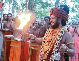 https://nithyananda.org/sites/default/files/photo-gallery/2016-12dec-14th-nithyananda-diary_Dwajarohanam%20%2816%20of%2037%29_bengaluru-aadheenam-sadashivoham-day14-dvajarohanam-temple-swamiji.jpg?1481763215