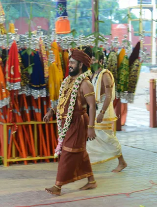 https://nithyananda.org/sites/default/files/photo-gallery/2016-12dec-14th-nithyananda-diary_Dwajarohanam%20%2824%20of%2037%29_bengaluru-aadheenam-sadashivoham-day14-dvajarohanam-temple-swamiji.jpg?1481763216
