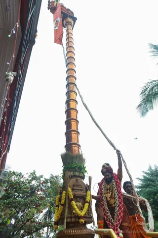 https://nithyananda.org/sites/default/files/photo-gallery/2016-12dec-14th-nithyananda-diary_Dwajarohanam%20%2828%20of%2037%29_bengaluru-aadheenam-sadashivoham-day14-dvajarohanam-temple-swamiji.jpg?1481763216