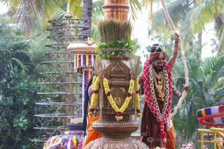 https://nithyananda.org/sites/default/files/photo-gallery/2016-12dec-14th-nithyananda-diary_Dwajarohanam%20%2829%20of%2037%29_bengaluru-aadheenam-sadashivoham-day14-dvajarohanam-temple-swamiji.jpg?1481763217
