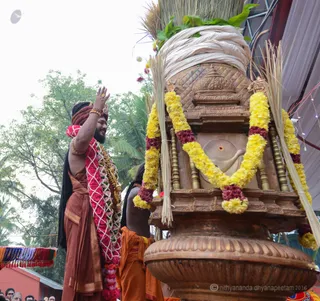https://nithyananda.org/sites/default/files/photo-gallery/2016-12dec-14th-nithyananda-diary_Dwajarohanam%20%2830%20of%2037%29_bengaluru-aadheenam-sadashivoham-day14-dvajarohanam-temple-swamiji.jpg?1481763217