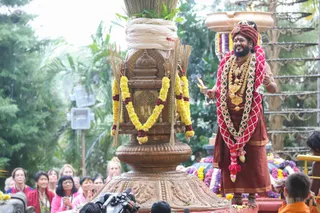 https://nithyananda.org/sites/default/files/photo-gallery/2016-12dec-14th-nithyananda-diary_Dwajarohanam%20%2831%20of%2037%29_bengaluru-aadheenam-sadashivoham-day14-dvajarohanam-temple-swamiji.jpg?1481763975