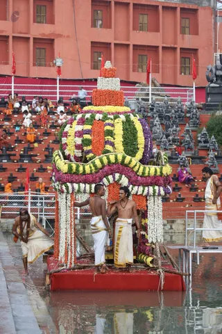 https://nithyananda.org/sites/default/files/photo-gallery/2016-12dec-14th-nithyananda-diary_G28A1002_bengaluru-aadheenam-sadashivoham-day14-night-rudrabhishekam.jpg?1481850605