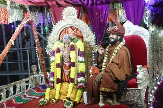 https://nithyananda.org/sites/default/files/photo-gallery/2016-12dec-14th-nithyananda-diary_G28A1976_bengaluru-aadheenam-sadashivoham-day14-theppam-swamiji.jpg?1481850818