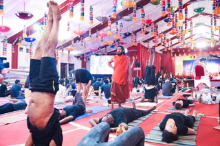 https://nithyananda.org/sites/default/files/photo-gallery/2016-12dec-14th-nithyananda-diary_Yoga%20Session%20%2819%20of%2027%29_bengaluru-aadheenam-sadashivoham-day14-nithya-yoga-withswamiji-swamiji.jpg?1481764733