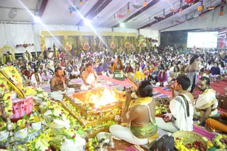 http://nithyananda.org/sites/default/files/photo-gallery/2016-12dec-15th-nithyananda-diary_4H7A2545_bengaluru-aadheenam-sadashivoham-day15-navadurga-homa.jpg