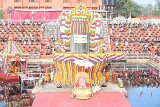 http://nithyananda.org/sites/default/files/photo-gallery/2016-12dec-16th-nithyananda-diary_G28A7788_bengaluru-aadheenam-sadashivoham-day16-rudrabhishekam.jpg