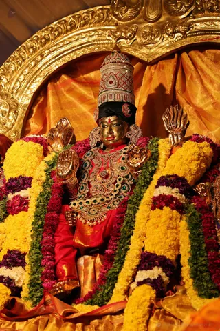 http://nithyananda.org/sites/default/files/photo-gallery/2016-12dec-1st-nithyananda-diary_4T9A0968_bengaluru-aadheenam-sadashivoham-day1-manifesting-shaktis-afternoon-sessions-deities.jpg