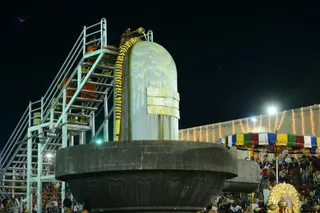 http://nithyananda.org/sites/default/files/photo-gallery/2016-12dec-20th-nithyananda-diary_DSC_2089_bengaluru-aadheenam-sadashivoham-day20-abhishekam.jpg