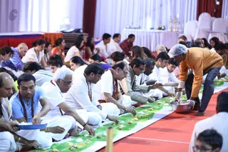 http://nithyananda.org/sites/default/files/photo-gallery/2016-12dec-21st-nithyananda-diary_4H7A6401_bengaluru-aadheenam-sadashivoham-day21-21temple-naivedyams-participants.jpg