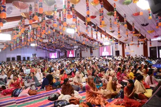 http://nithyananda.org/sites/default/files/photo-gallery/2016-12dec-21st-nithyananda-diary_DSC_2334_bengaluru-aadheenam-sadashivoham-day21-glimpses-vips-panch-mahamandaleshwaras-crowd.jpg