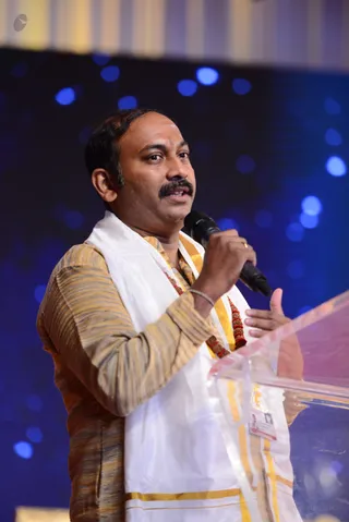 http://nithyananda.org/sites/default/files/photo-gallery/2016-12dec-21st-nithyananda-diary_DSC_2821_bengaluru-aadheenam-sadashivoham-day21-glimpses-vips-panch-mahamandaleshwaras-sharing.jpg
