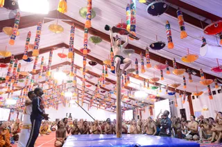Strength, control of the mind and will persistence are needed for such extraordinary feats on the Malakamba pole.
