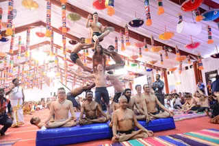 http://nithyananda.org/sites/default/files/photo-gallery/2016-12dec-21st-nithyananda-diary_DSC_2853_bengaluru-aadheenam-sadashivoham-day21-glimpses-vips-panch-mahamandaleshwaras-malakamba.jpg