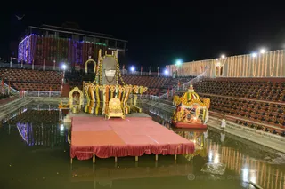 http://nithyananda.org/sites/default/files/photo-gallery/2016-12dec-24th-nithyananda-diary_DSC_5974_bengaluru-aadheenam-vaidya-sarovar-teppam-festival.jpg