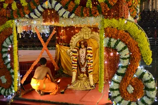 http://nithyananda.org/sites/default/files/photo-gallery/2016-12dec-24th-nithyananda-diary_DSC_5984_bengaluru-aadheenam-vaidya-sarovar-teppam-festival.jpg
