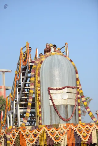 http://nithyananda.org/sites/default/files/photo-gallery/2016-12dec-26th-nithyananda-diary_DSC_6157_bengaluru-aadheenam-vaidya-sarovar-rudrabhishekam.jpg