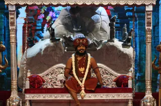 His Holiness utters sacred secrets to the participants in The Introduction to Sadashivoham session.
