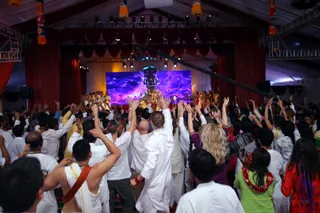 The participants are overcome with Bliss, rising into the Oneness space of Sadashivatva!