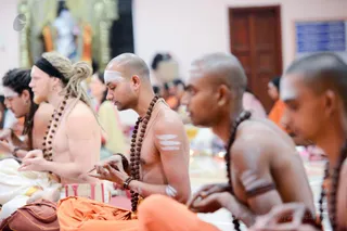http://nithyananda.org/sites/default/files/photo-gallery/2016-12dec-31st-nithyananda-diary_DSC_7393_bengaluru-aadheenam-nithy-puja.jpg
