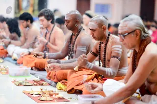 http://nithyananda.org/sites/default/files/photo-gallery/2016-12dec-31st-nithyananda-diary_DSC_7411_bengaluru-aadheenam-nithy-puja.jpg