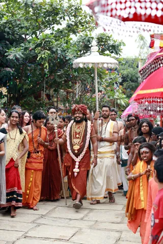http://nithyananda.org/sites/default/files/photo-gallery/2016-12dec-3rd-nithyananda-diary_4H7A9468_bengaluru-aadheenam-sadashivoham-day3-procession-to-vaidya-sarovar-swamiji.jpg