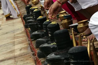 http://nithyananda.org/sites/default/files/photo-gallery/2016-12dec-3rd-nithyananda-diary_4H7A9660_bengaluru-aadheenam-sadashivoham-day3-rudrabhishekam-swamiji.jpg