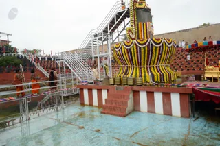 His Holiness enters the sacred Kshetra of Vaidya Sarovar where Pratyaksha Pada Puja and Rudra Abhishekam will be performed.