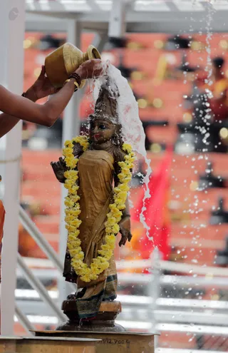 http://nithyananda.org/sites/default/files/photo-gallery/2016-12dec-3rd-nithyananda-diary_G28A0312_bengaluru-aadheenam-sadashivoham-day3-rudrabhishekam-swamiji.jpg