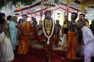 http://nithyananda.org/sites/default/files/photo-gallery/2016-12dec-3rd-nithyananda-diary_IMG_2699_bengaluru-aadheenam-sadashivoham-day3-dvajarohanam-temple-swamiji.jpg