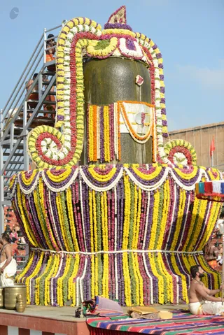 Thousands of flowers adorn the 21' Sadashiva linga
