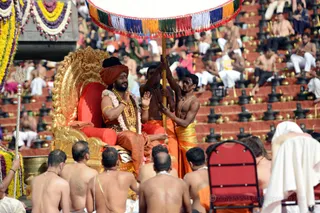 http://nithyananda.org/sites/default/files/photo-gallery/2016-12dec-4th-nithyananda-diary_DSC_1729_bengaluru-aadheenam-rudrabhishekam-swamiji.jpg