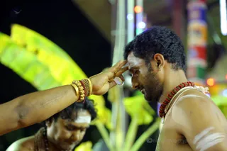 http://nithyananda.org/sites/default/files/photo-gallery/2016-12dec-5th-nithyananda-diary_4H7A4475_bengaluru-aadheenam-sadashivoham-day5-temple-vishesha-gayatri-atma-linga-swamiji.jpg