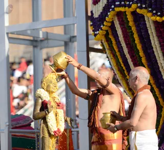 Murhty of Bhagavan Sri Nithyananda Swamiji having His sacred bath
