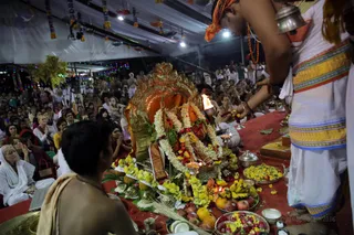 http://nithyananda.org/sites/default/files/photo-gallery/2016-12dec-5th-nithyananda-diary_G28A4280_bengaluru-aadheenam-sadashivoham-day5-temple-vishesha-gayatri-atma-linga.jpg