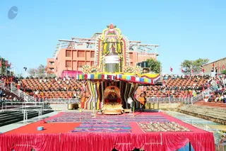 The Nithyananda Lingam was beautifully adorned with thousands of flowers!
