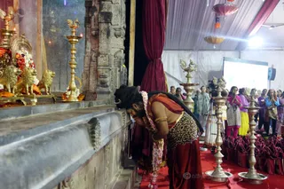 http://nithyananda.org/sites/default/files/photo-gallery/2016-12dec-5th-nithyananda-diary_IMGL7184_bengaluru-aadheenam-sadashivoham-day5-temple-vishesha-gayatri-atma-linga-swamiji.jpg