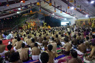 http://nithyananda.org/sites/default/files/photo-gallery/2016-12dec-5th-nithyananda-diary_IMGL7222_bengaluru-aadheenam-sadashivoham-day5-temple-vishesha-gayatri-atma-linga-swamiji.jpg