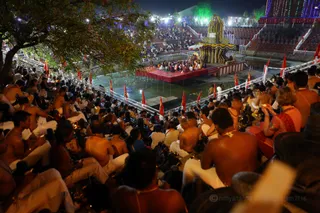 http://nithyananda.org/sites/default/files/photo-gallery/2016-12dec-6th-nithyananda-diary_4H7A5023_bengaluru-aadheenam-sadashivoham-day6-evening-rudrabhishekam-swamiji.jpg
