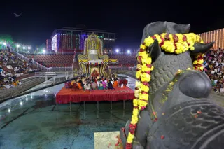 http://nithyananda.org/sites/default/files/photo-gallery/2016-12dec-6th-nithyananda-diary_4H7A5040_bengaluru-aadheenam-sadashivoham-day6-evening-rudrabhishekam-swamiji.jpg