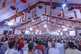 http://nithyananda.org/sites/default/files/photo-gallery/2016-12dec-6th-nithyananda-diary_DSC_2341_bengaluru-aadheenam-sadashivoham-day6-mandala-process-swamiji.jpg