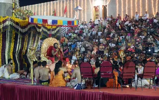 http://nithyananda.org/sites/default/files/photo-gallery/2016-12dec-6th-nithyananda-diary_G28A4962_bengaluru-aadheenam-sadashivoham-day6-evening-rudrabhishekam-swamiji.jpg