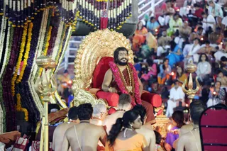 http://nithyananda.org/sites/default/files/photo-gallery/2016-12dec-6th-nithyananda-diary_G28A4973_bengaluru-aadheenam-sadashivoham-day6-evening-rudrabhishekam-swamiji.jpg