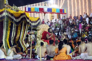 http://nithyananda.org/sites/default/files/photo-gallery/2016-12dec-6th-nithyananda-diary_G28A5100_bengaluru-aadheenam-sadashivoham-day6-evening-rudrabhishekam-swamiji.jpg