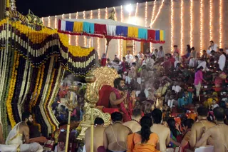 http://nithyananda.org/sites/default/files/photo-gallery/2016-12dec-6th-nithyananda-diary_G28A5113_bengaluru-aadheenam-sadashivoham-day6-evening-rudrabhishekam-swamiji.jpg