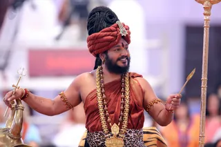 http://nithyananda.org/sites/default/files/photo-gallery/2016-12dec-7th-nithyananda-diary_4H7A5356_bengaluru-aadheenam-sadashivoham-day7-mandala-session-unclutching-swamiji.jpg