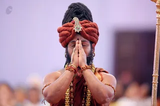 http://nithyananda.org/sites/default/files/photo-gallery/2016-12dec-7th-nithyananda-diary_4H7A5448_bengaluru-aadheenam-sadashivoham-day7-mandala-session-unclutching-swamiji.jpg