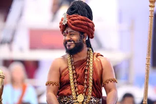 http://nithyananda.org/sites/default/files/photo-gallery/2016-12dec-7th-nithyananda-diary_4H7A5611_bengaluru-aadheenam-sadashivoham-day7-mandala-session-unclutching-swamiji.jpg